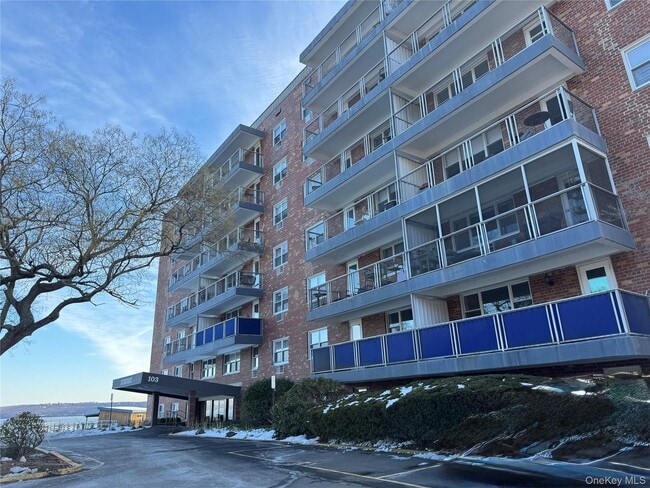 Building Photo - 103 Gedney St