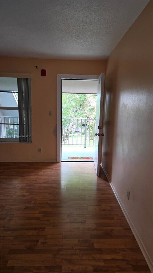 Foto del edificio - 2901 NW 47th Terrace