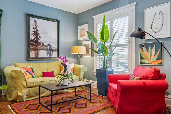 Foto del edificio - Furnished or unfurnished updated single family home in The Highlands.