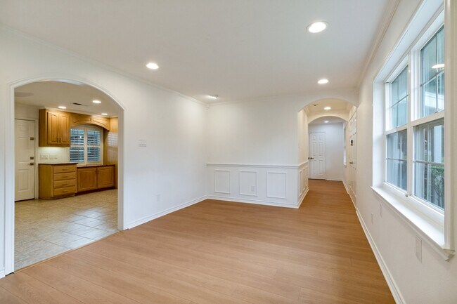 Foto del edificio - 1832 Wonderlight Ln