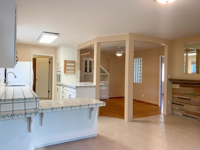 Building Photo - 208 Cerro Chico