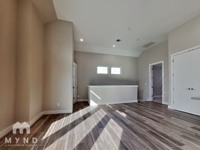 Foto del edificio - 5902 Gardendale Dr