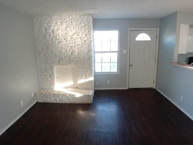 Foto del edificio - 10100 Brownie Dr