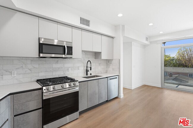 Building Photo - 160 Chestnut St