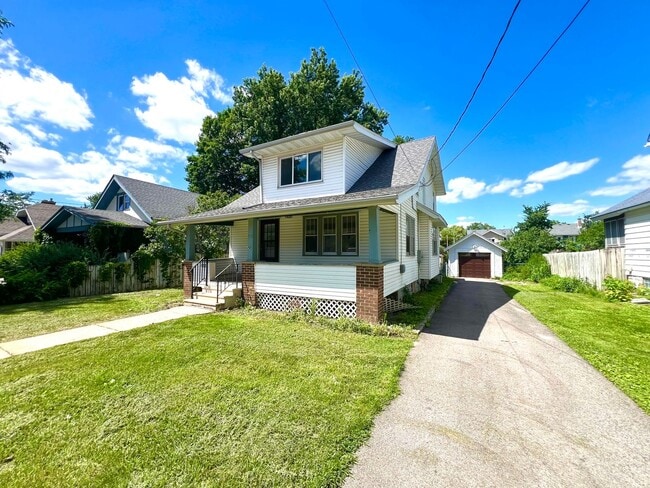 Building Photo - 3 Bedroom, 1 Bathroom Single-Family Home!