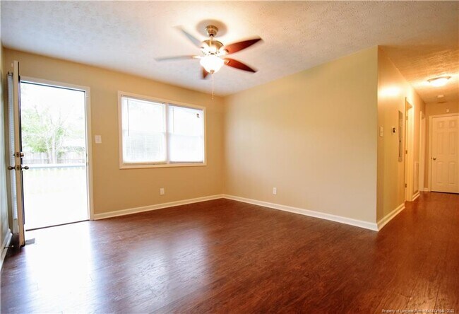 Foto del edificio - 6604 Bonnie Bell Ln