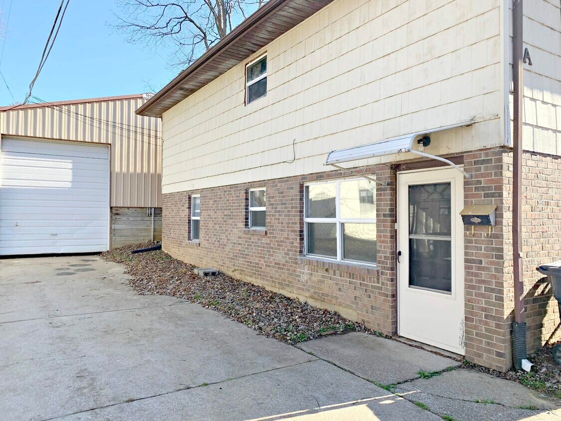 Primary Photo - 423 Cypress St