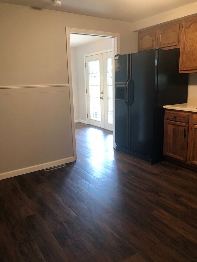 Building Photo - Spacious 4 bedroom home!