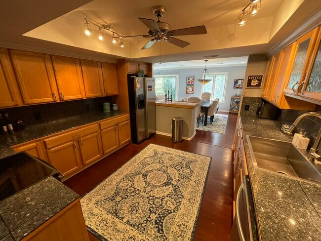 cocina - 90 Bishop Sq