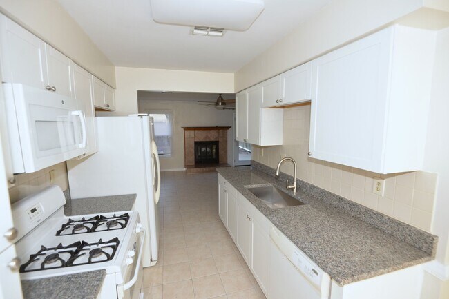 Foto del edificio - Updated Two Bedroom Townhome