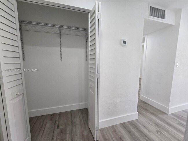 Foto del edificio - 4550 NW 9th St