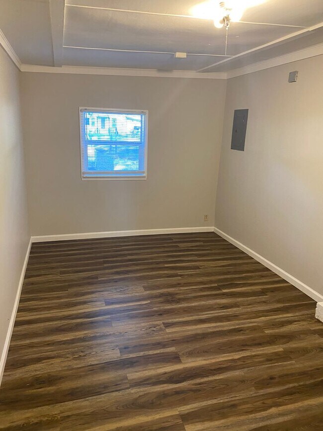 Building Photo - 3-Bedroom Home in a Quiet Neighborhood!