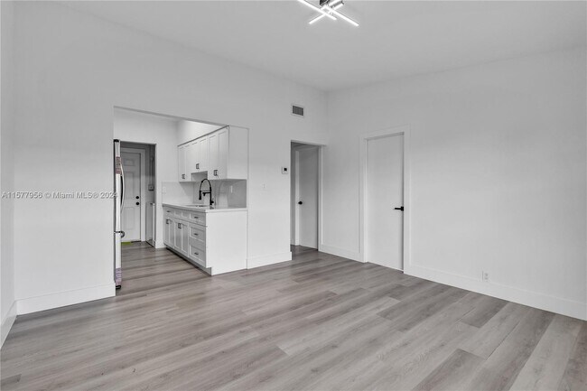 Foto del edificio - 2195 W 5th Ave