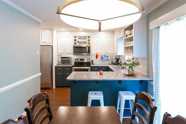 Comedor con cocina integrada - 1035 Spring Forest Rd