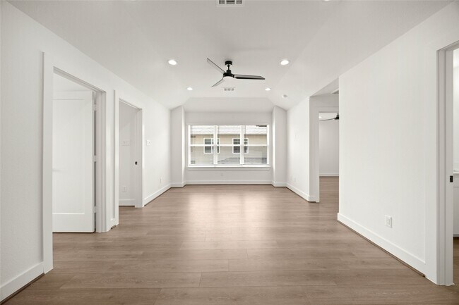 Building Photo - 2707 Bronze Vis Dr