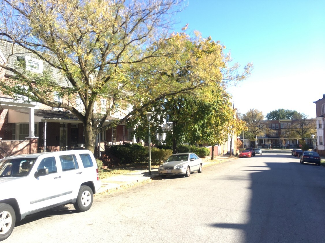 Building Photo - 3415 Holmes Ave