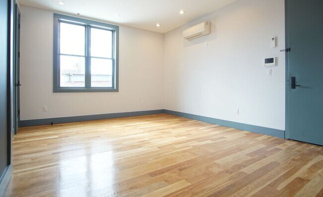 Building Photo - 376 Bedford Ave