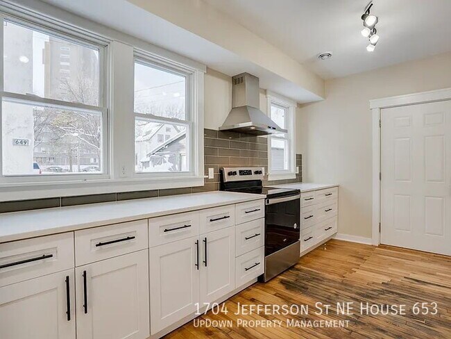 Foto del edificio - 1704 Jefferson St NE