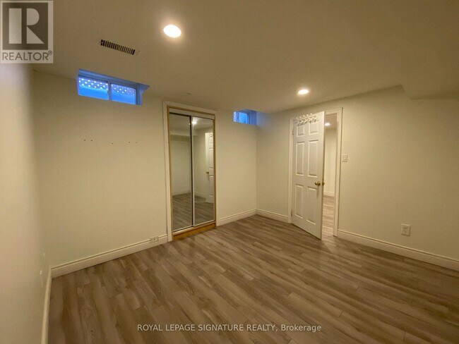 Photo du bâtiment - 3086 Lavenham Pl