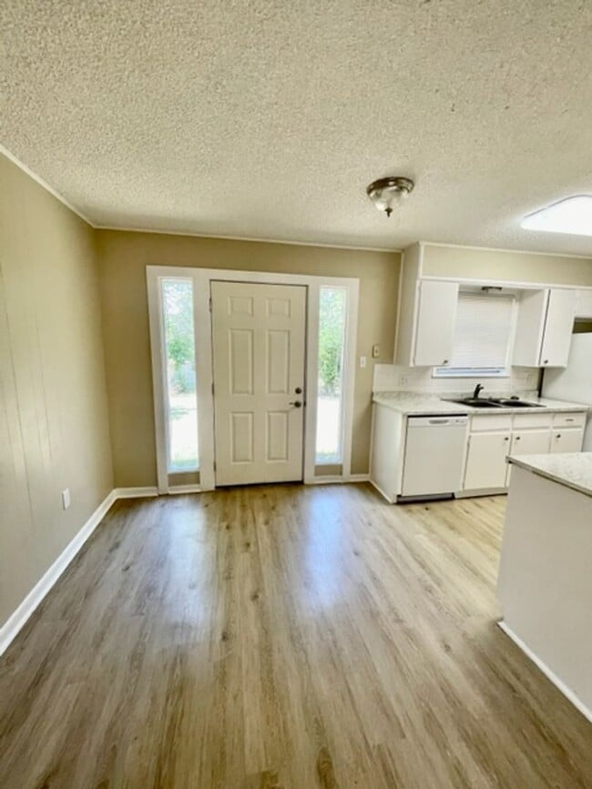 Building Photo - 816 Horseshoe Dr