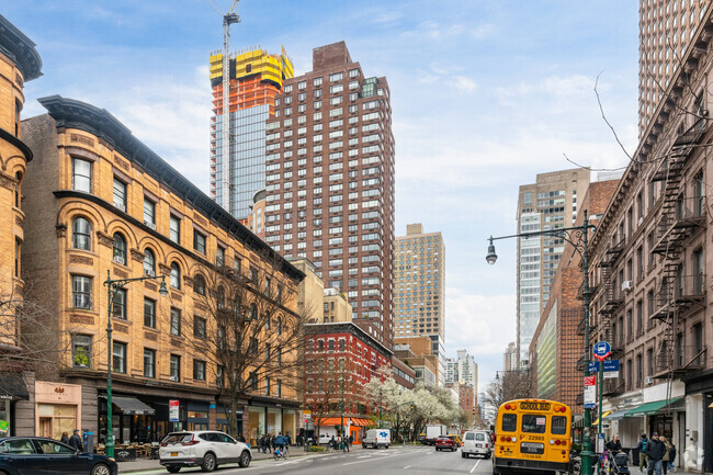 Foto del edificio - 45 W 67th St