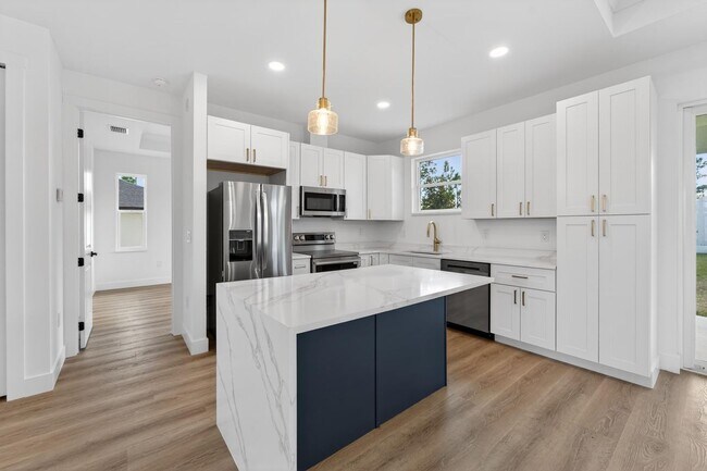 Foto del edificio - 14115 Ingraham Blvd