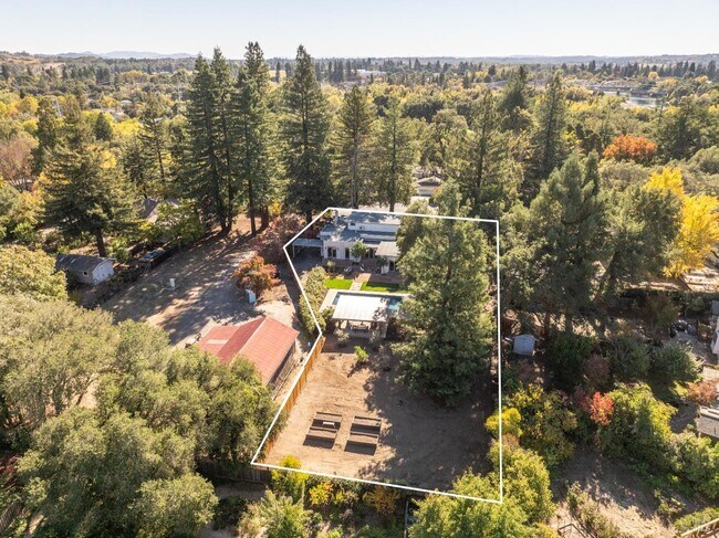 Foto del edificio - 681 S Fitch Mountain Rd