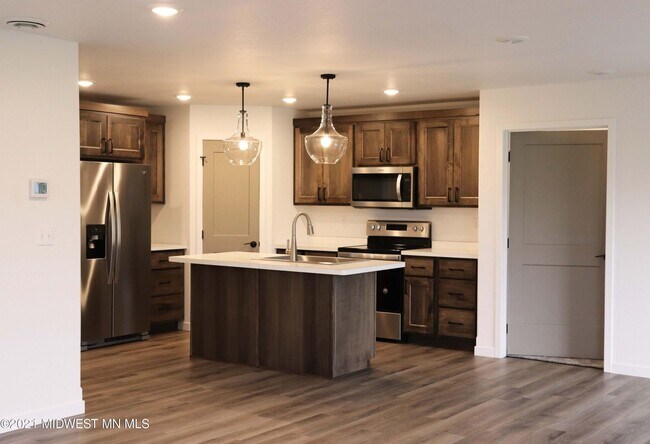 Building Photo - 903 Village Ln