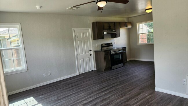 Foto del edificio - 1833 Westchester Dr
