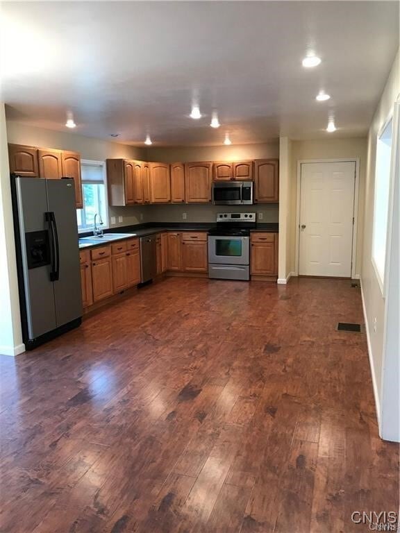 Building Photo - 104 Stone Dr