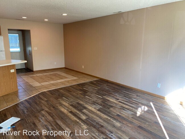 Foto del edificio - 3 br, 2.5 bath House - 552 10th Ave SE