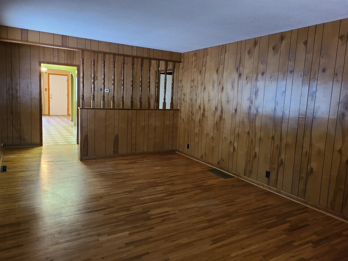 Living room - 702 E 3rd Ave