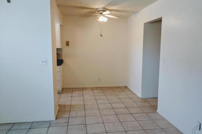 Dining area - 314 S J St