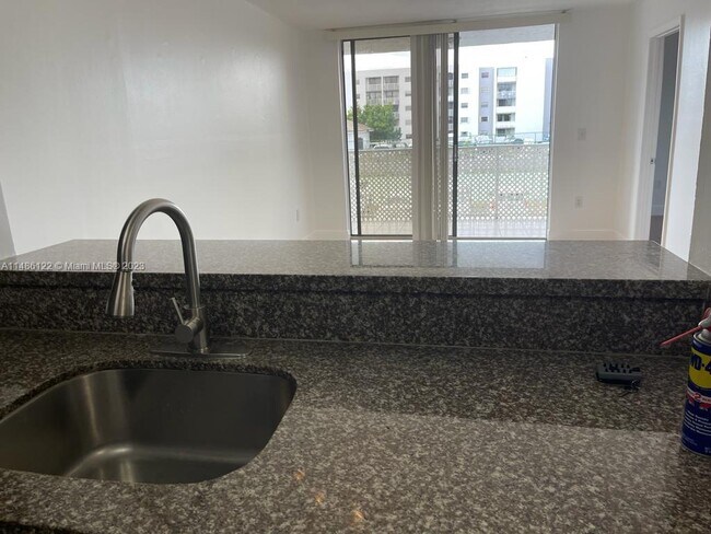 Foto del edificio - 8075 NW 7th St