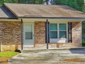 Building Photo - 805 Sandpiper Dr