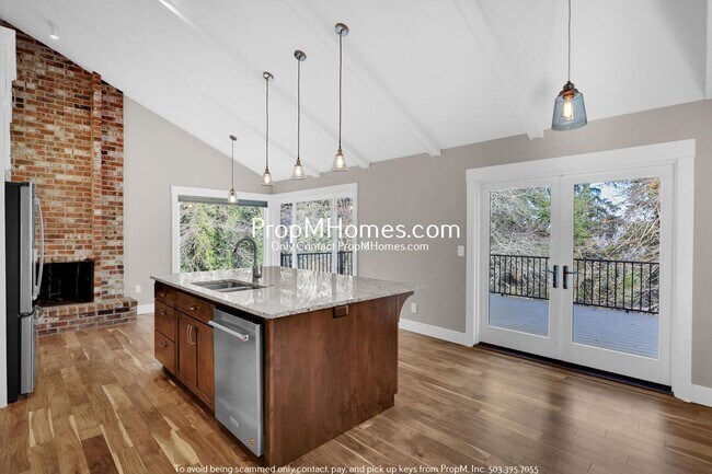 Foto del edificio - Newly Renovated 5 Bedroom Stunner in West ...