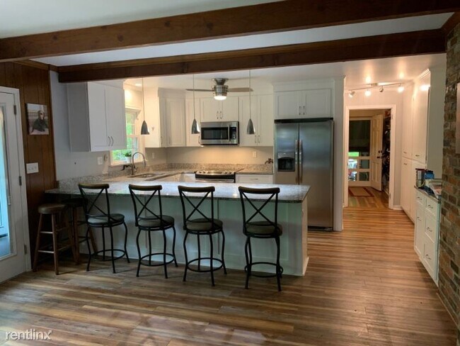 Building Photo - 3 br, 2.5 bath House - 275 Princess Pl