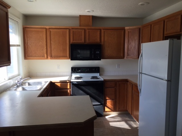 Building Photo - 3 Bed 2 Bath Duplex