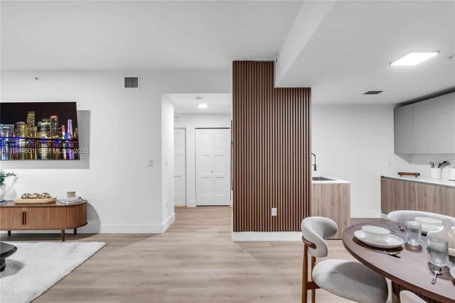 Foto del edificio - 3728 NW 19th Ave