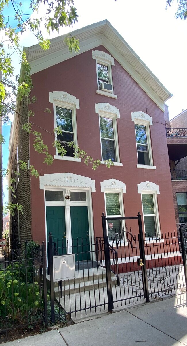 Edificio - 903 N Wood St