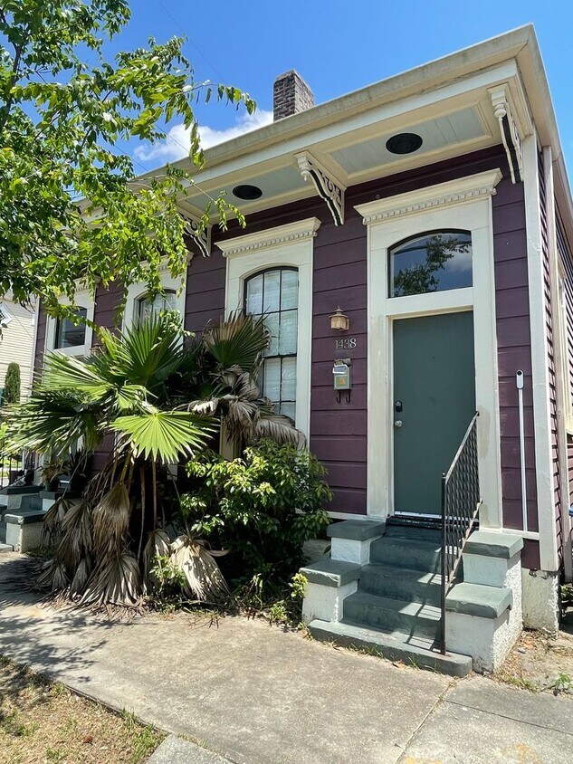 Primary Photo - 1440-1440 N Roman St