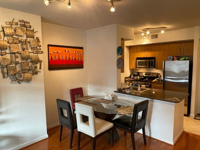 Photo - 1021 N Garfield St Apartment