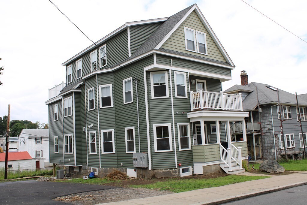 Primary Photo - 19 Iona St