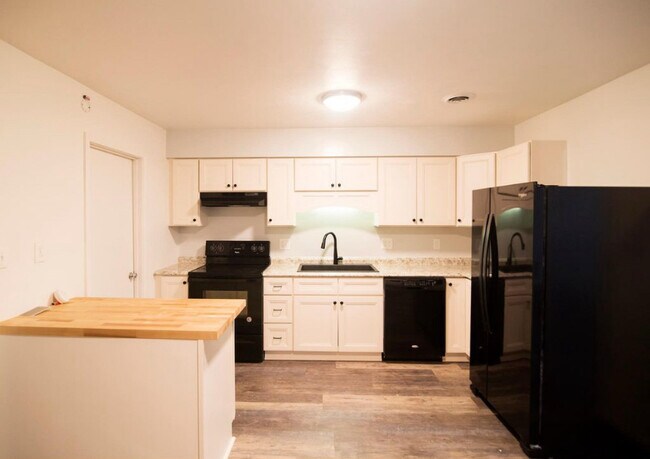 Foto del edificio - 1802 Edmund Ave NE