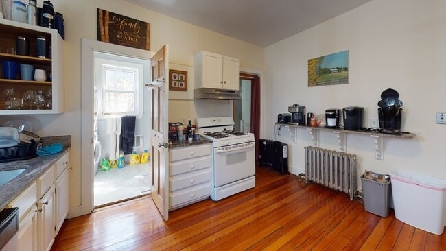 Building Photo - 100 Columbia St