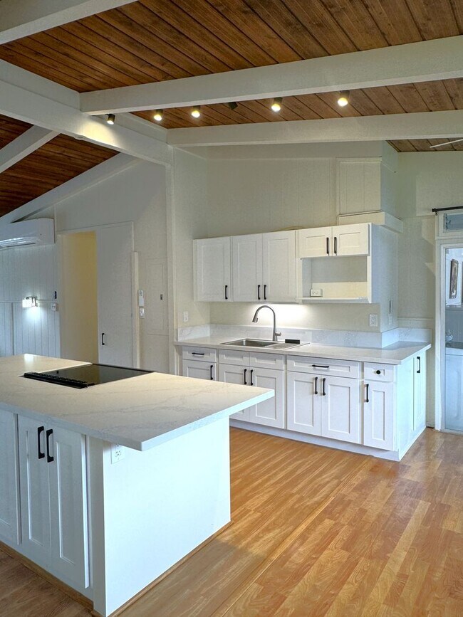 Building Photo - Peaceful Kaneohe -  RenovatedTwo bedroom, ...