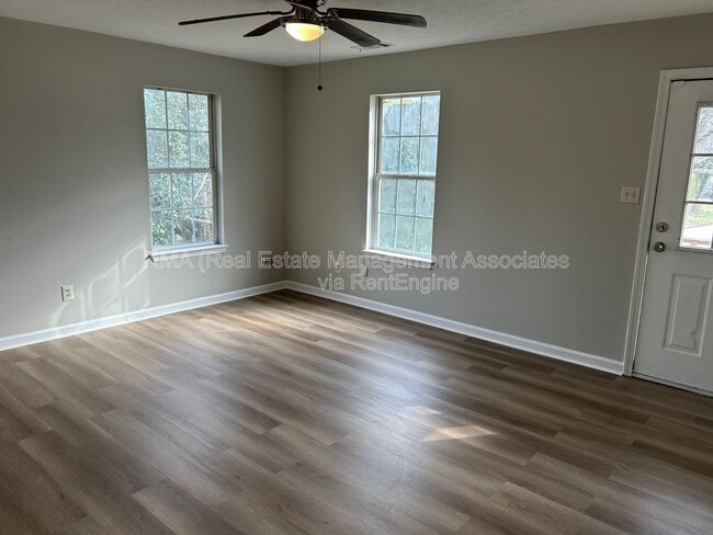 Foto del edificio - 819 E Solomon St