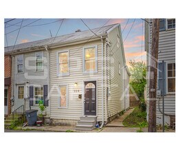 Building Photo - 224 E Mulberry Ave