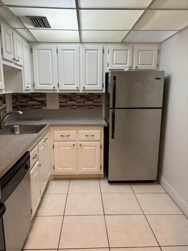 Kitchen - 1805 Sans Souci Blvd