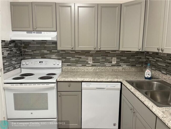 Foto del edificio - 2180 NE 67th St